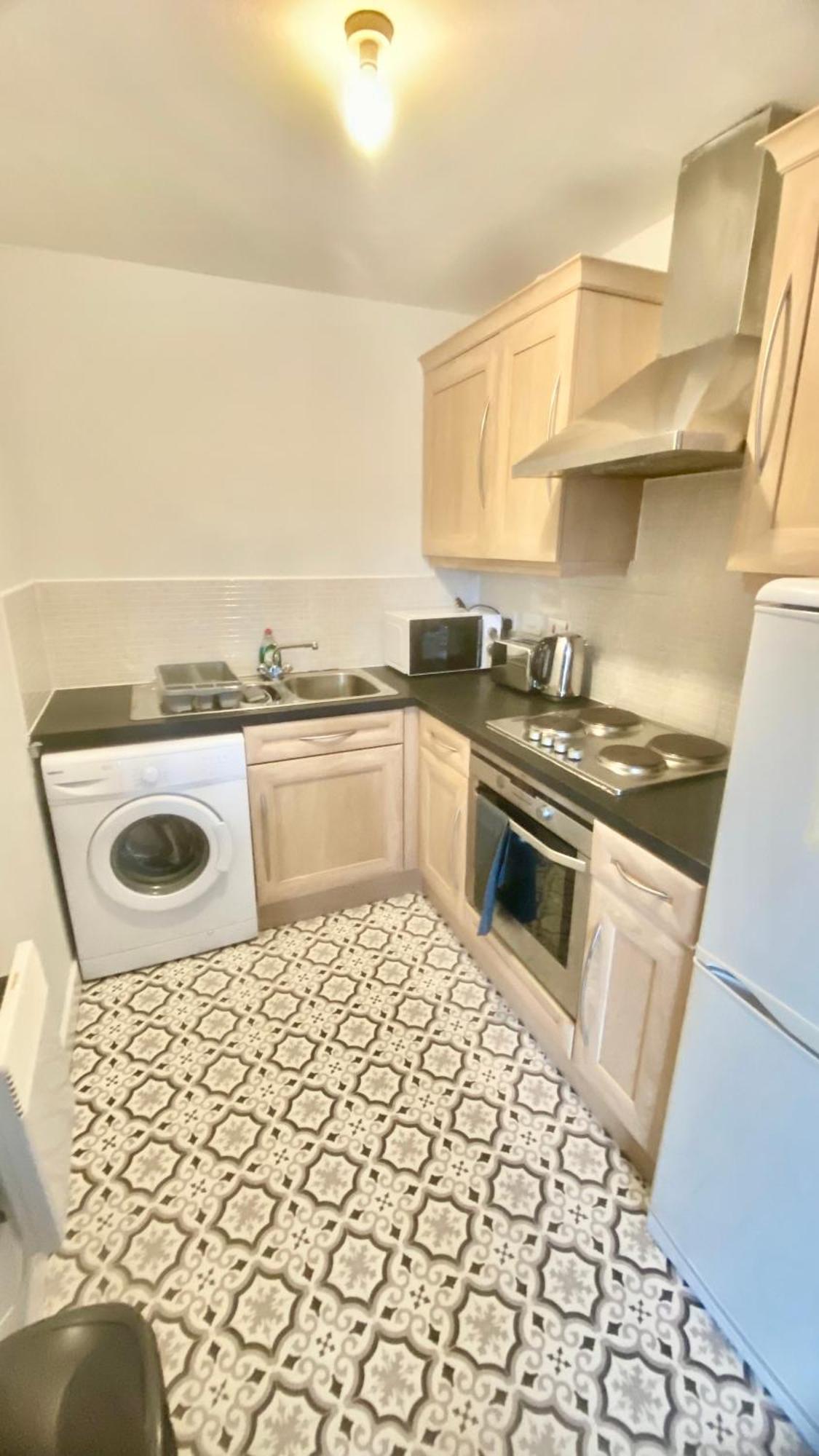 Spacious 1 Bedroom Apartment In Wigan Shevington Kültér fotó