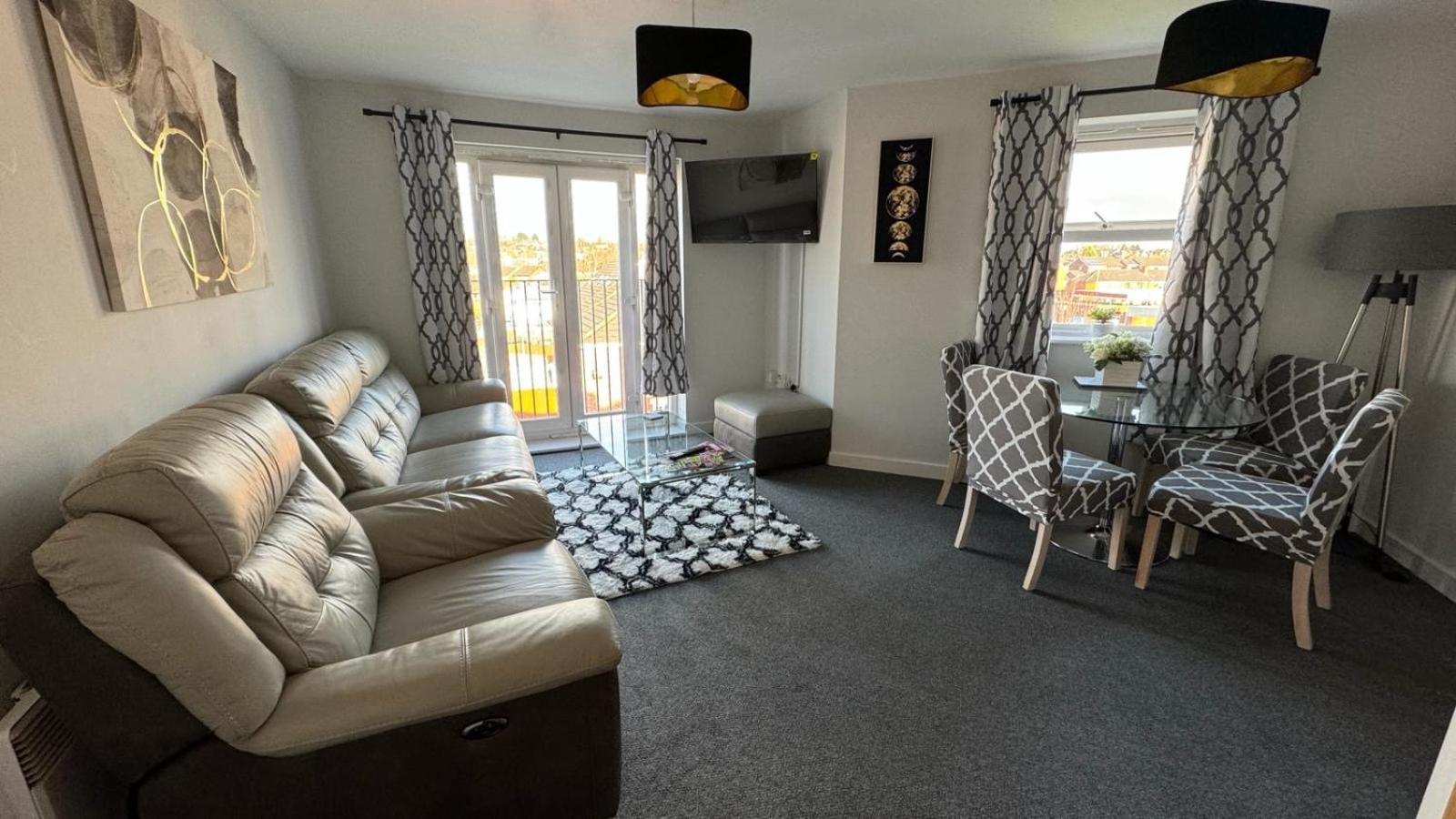 Spacious 1 Bedroom Apartment In Wigan Shevington Kültér fotó